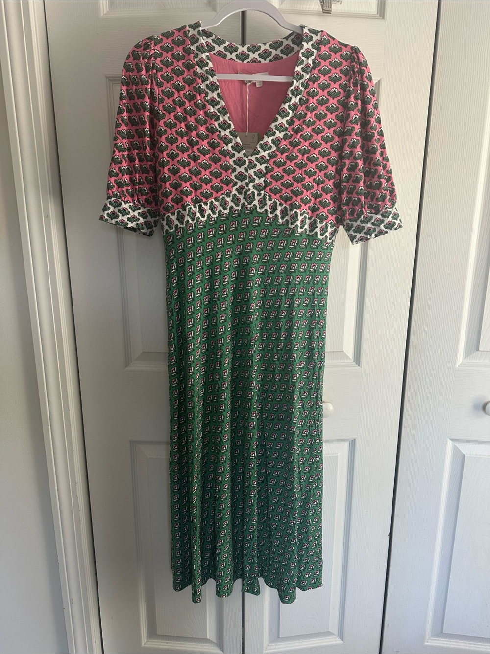 Boden Dresses British-Style Pink and Green Patterned V‑Neck Dress Cottage